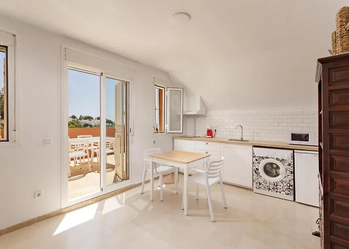 Fresh Penthouse Apartment With Great Sea Views